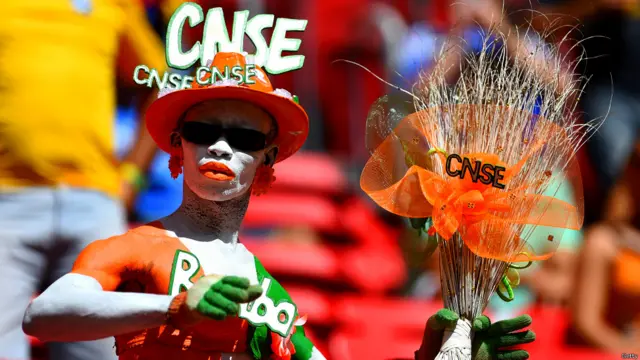 آئیوری کوسٹ کے مداح میچ میں ڈھول باجے لائے لیکن ان کی آواز کولمبین مداحوں کے شور میں دب کر رہ گئی۔