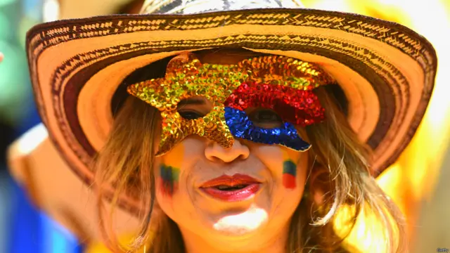 کولمبیا کے ہزاروں شائقین نے سٹیڈیم کو پیلے رنگ میں رنگ دیا۔