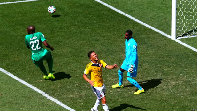 میچ کے پہلے ہاف میں کولمبیا کے ٹوئفیلو گوتیرز نے گول کرنے کا سنہری موقع گنوایا۔