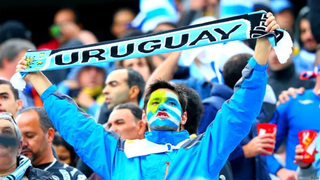 سواریز کے گول کے بعد نیلے رنگوں سے بھرے سٹیڈیم میں جیسے نئی جان آ گئی۔