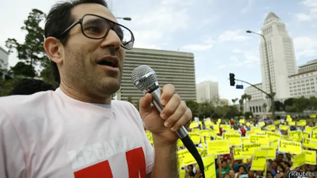 Tras conocerse la noticia de la salida de Charney, las acciones del frabricante textil se revalorizaron un 17%.