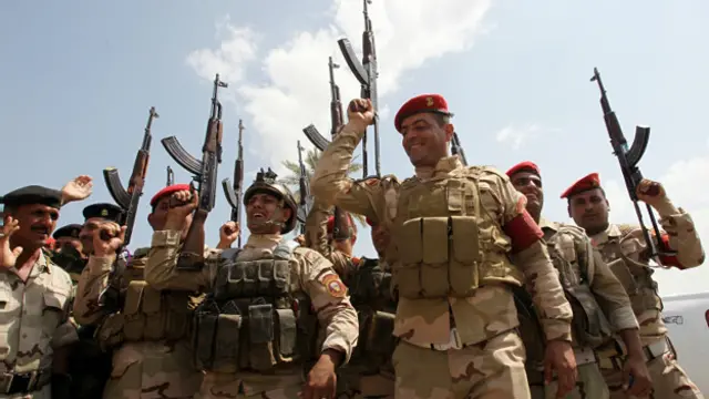 Các binh sỹ Iraq trong một buổi tuyển quân tình nguyện