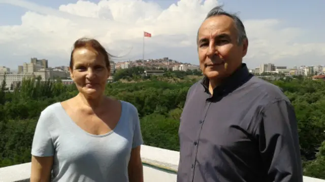 Tülay Camgöz (solda), Attila Tözün (sağda).