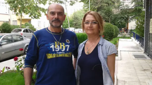 Sinan Erdoğan (solda), Esin Erdoğan (sağda). 