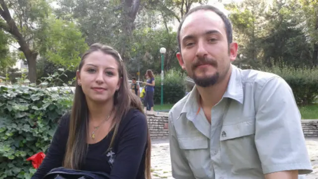 Ayşegül Çetin (solda), Ataman Yurdusev (sağda). 