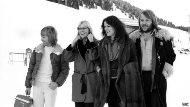 Grup musik ABBA merupakan salah satu artis yang lagunya digunakan.