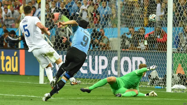 گل برتری سوارز به تیم ملی فوتبال انگلستان