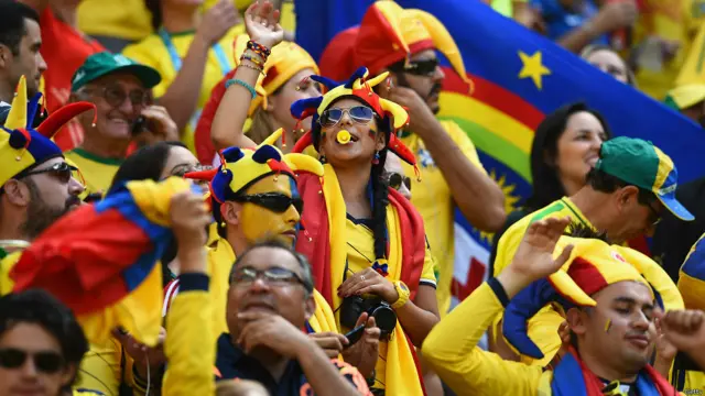 هواداران تیم کلمبیا در بازی با ساحل عاج