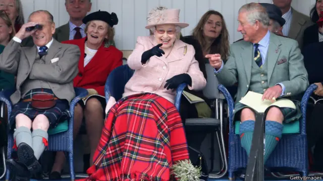 Королевская семья на традиционных спортивных состязаниях