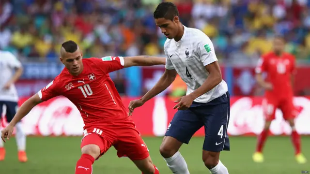 Suiza y Francia chocan en el Arena Fonte Nova de Salvador.