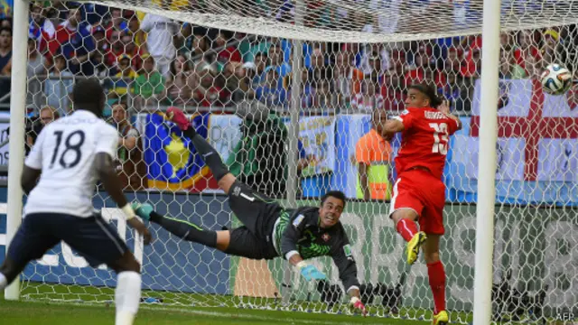 Trần cầu với tỷ số 5-2 là một bữa tiệc bàn thắng nữa của World Cup Brazil 2014.