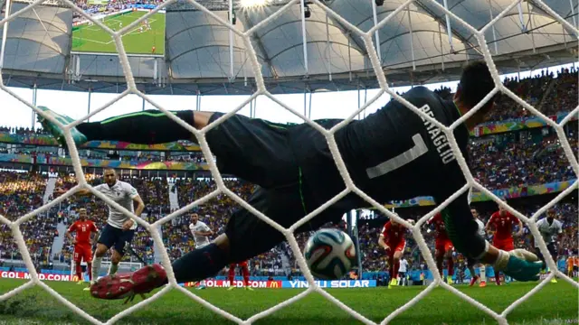 A los 33' se lo perdió Benzema de penal.