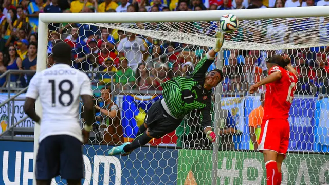 فرانس نے پہلے گول کے 20 سیکنڈ کے اندر بلائیس میتوئیدی کے گول کی بدولت اپنی برتری کو دوگنا کر لیا۔