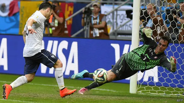 Nửa hiệp hai vẫn chưa chứng kiến thêm bàn thắng nào từ cả hai đội bóng.