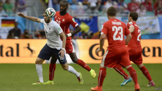 Thụy Sỹ thể hiện quyết tâm cao gỡ bàn dù bị dẫn đậm và sớm.