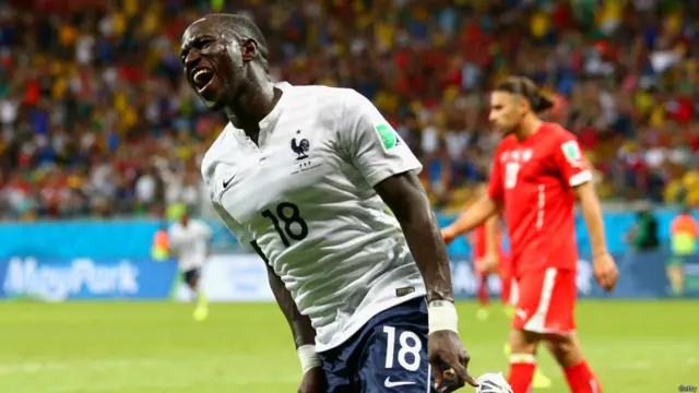 فرانس نے سوئس ٹیم کو ’آؤٹ کلاس‘ کرتے ہوئے 73 ویں منٹ میں موسیٰ سیسوکو کے گول کی بدولت پانچ صفر کی برتری حاصل کر لی۔