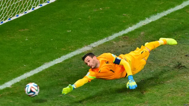 پانچ گول کے خسارے میں جانے کے بعد سوئس ٹیم بالاخر سکور شیٹ پر اپنا نام درج کروانے میں کامیاب رہی اور بلیرم زمائلی نے 80 ویں منٹ میں پہلا گول کر دیا۔