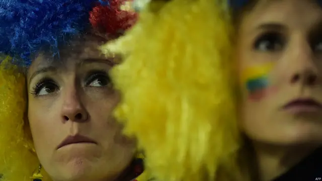 Caras largas de los hinchas ecuatorianos ante el triunfo parcial de Honduras, pero no por mucho tiempo...