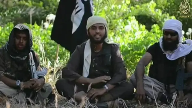 اس ویڈیو میں چھ جہادیوں کو دکھایا گیا ہے جو مغربی ممالک کے مسلمانوں سے شام اور عراق کی جنگ میں شامل ہونے کی دعوت دے رہے ہیں