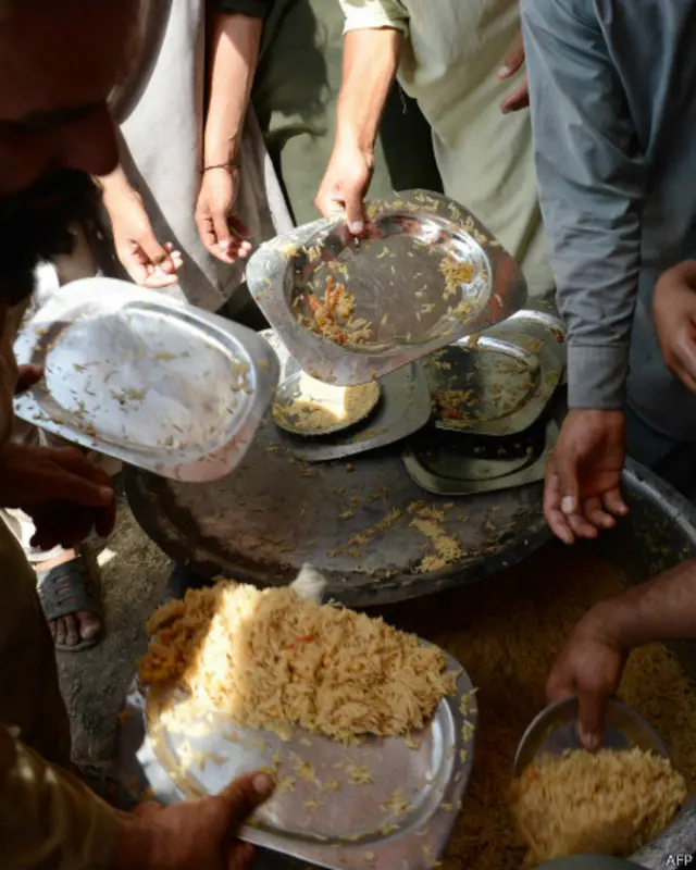 این ڈی ایم اے کے مطابق خیبر پختونخوا حکومت نے فی متاثرہ خاندان کو مکان کا کرایہ اور رمضان پیکیج دینے کا اعلان کیا ہے جن کے لیے کام کا آغاز کردیا گیا ہے۔