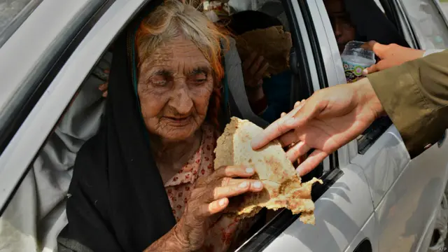 وزیر اعظم نواز شریف نے کہا کہ فوج کو آپریشن ضرب عضب میں تمام وسائل فراہم کیے جائیں گے۔