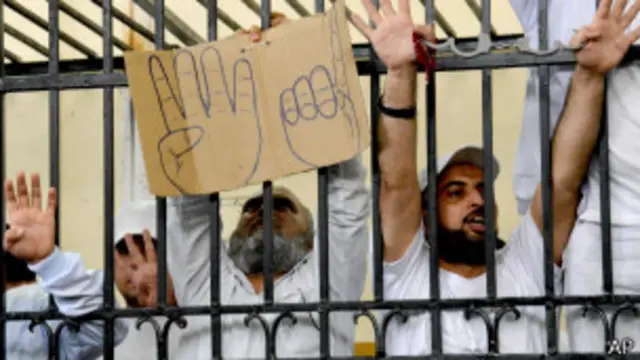 Сторонники движения "Братья-мусульмане" подвергаются преследованию со стороны нового правительства после свержения президента Мурси