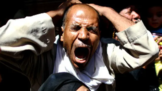 عبر أهالي المتهمين عن غضبهم بعد تأييد محكمة جنايات المنيا لبعض الأحكام الصادرة في حق أعضاء من جماعة الإخوان المسلمين.