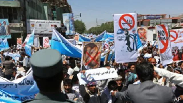 هواداران عبدالله عبدالله از چند روز به این سو، راهپیمایی هایی را در شهر کابل راه اندازی کردند