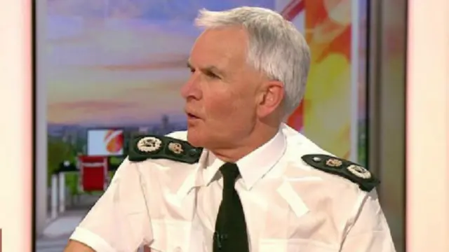 بيتر فاهي، عضو رابطة ضباط الشرطة