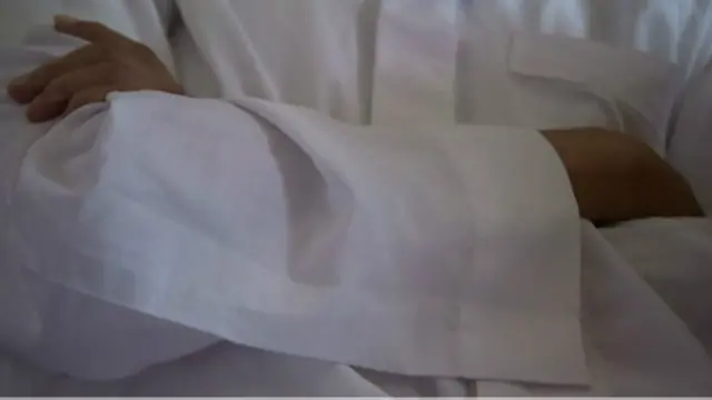 ذراع والد الشاب البريطاني