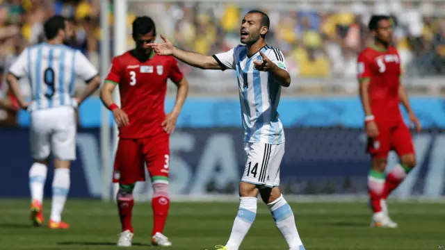 ارجنٹینا کے مڈفیلڈر ہاویئر میسکارانو کا اپنے ملک کے لیے یہ 100واں میچ تھا اور وہ یہ اعزاز حاصل کرنے والے ارجنٹائن کے چوتھے کھلاڑی ہیں۔