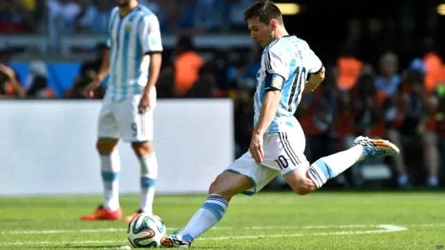 میچ کے پہلے ہاف میں کوئی بھی ٹیم گول نہیں کر سکی تھی۔