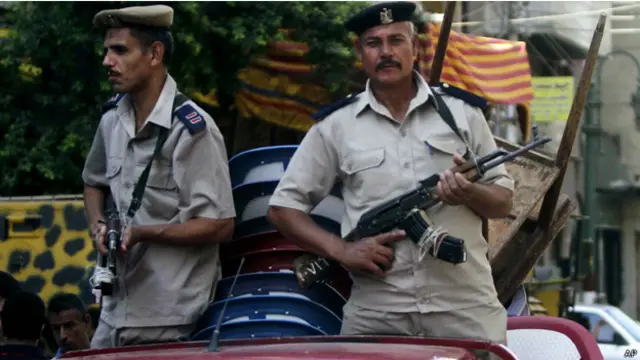 استخدمت الشرطة الغاز المسيل للدموع وقذائف الصوت في وقف المسيرة