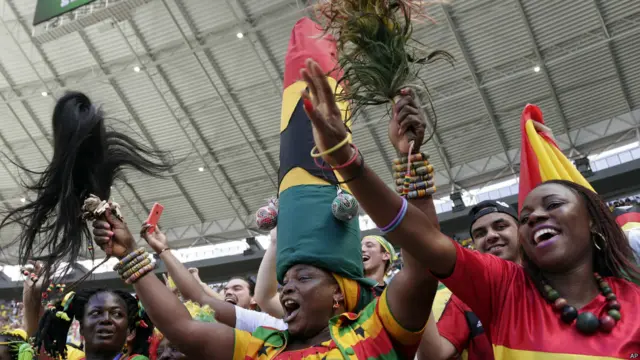 جرمنی نے گھانا کے خلاف اس سے پہلے دو میچ کھیلے تھے۔ 1993 میں کھیلے گئے دوستانہ میچ میں وہ 6 – 1 سے جیتا گیا تھا۔ دوسرا میچ گذشتہ ورلڈ کپ کے گروپ مرحلے میں کھیلا گیا تھا جو اس نے 1 – 0 سے جیت لیا تھا۔