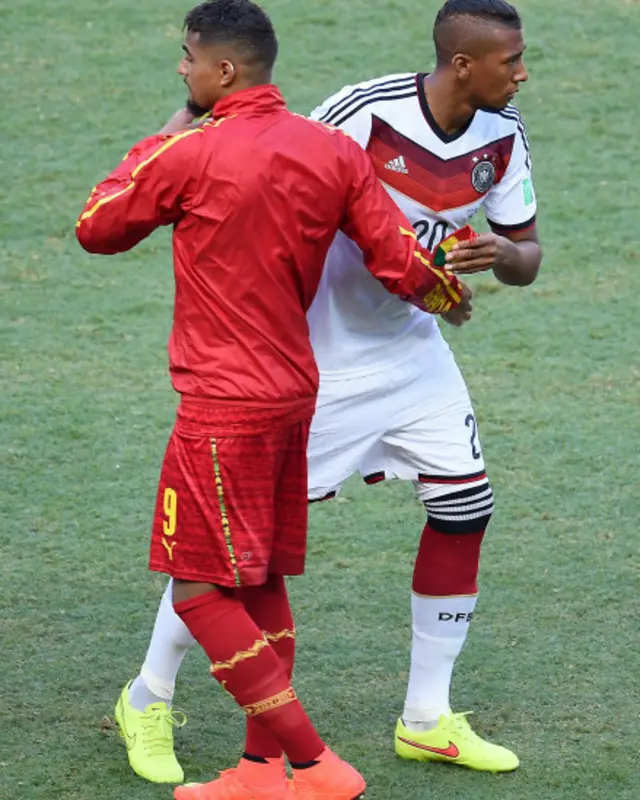 جرمنی کے جیروم بوٹینگ اور گھانا کے کیون پرنس بوٹینگ بھائی ہیں اور آج میدان میں ایک دوسرے کے مدِمقابل تھے۔