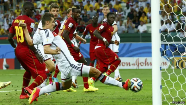 چھتیس سالہ کلاؤز نے ورلڈ کپ میں پندرہ گولوں کا برازیلی رونالڈو کاورلڈ ریکارڈ برابر کر دیا ہے