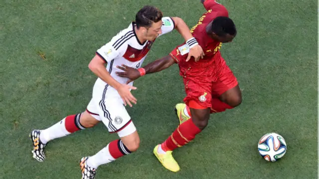 دوسرے ہاف میں دونوں ٹیموں نے شاندار کھیل پیش کر کے شائقین سے داد حاصل کی