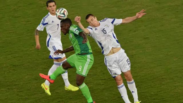 بوسنیا ہرزوگوینا کے ایڈن جیکو کا ایک گول مسترد کر دیا گیا جبکہ میچ کے آخری لمحات میں انہوں نے ایک اور کوشش کی جو گول کیپر کے ہاتھوں کو لگ کر گول پوسٹ سے ٹکرا گئی۔