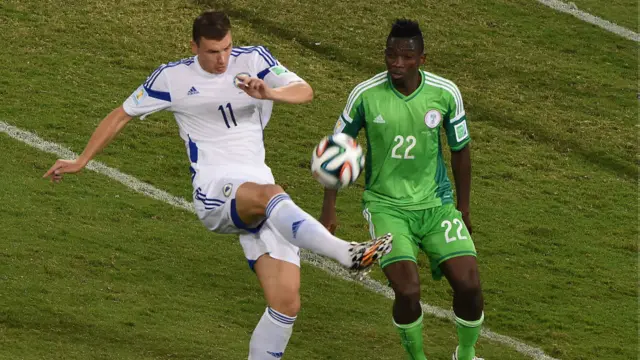 میچ کے ابتدائی منٹوں میں نائجیریا کی ٹیم نے عمدہ کھیل پیش کیا اور بوسنیا کےدفاعی کھلاڑیوں کو پریشانی کا سامنا کرنا پڑا۔