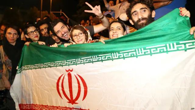 ایک ایرانی حملے میں ارجنٹینا کے دفاعی کھلاڑی زیبالیتا نے ایران فاروڈ کو پنلٹی ایریا میں گرایا تو ایران نے پنلٹی کک کا پرزور مطالبہ کیا لیکن ریفری نےپنلٹی دینے سے گریز کیا۔