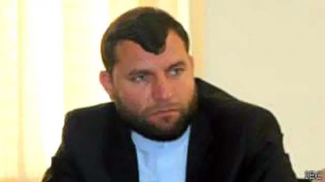 آقای امرخیل ادعاها علیه خود را رد کرده، اما ستاد آقای عبدالله او را مسئول اصلی تقلب در انتخابات می‌داند