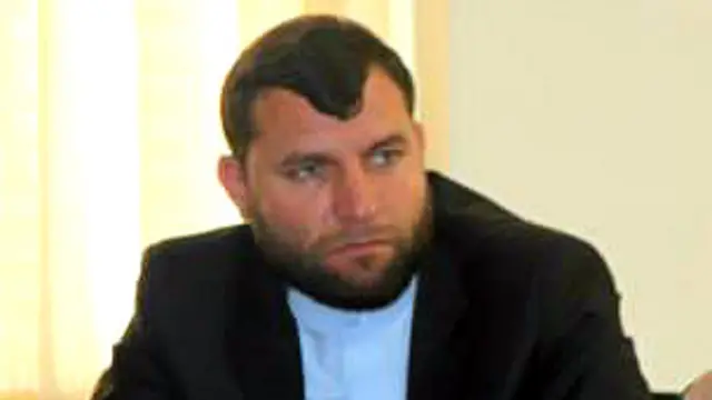 آقای امرخیل ادعاها علیه خود را رد کرده، اما ستاد آقای عبدالله او را مسئول اصلی تقلب در انتخابات می‌داند