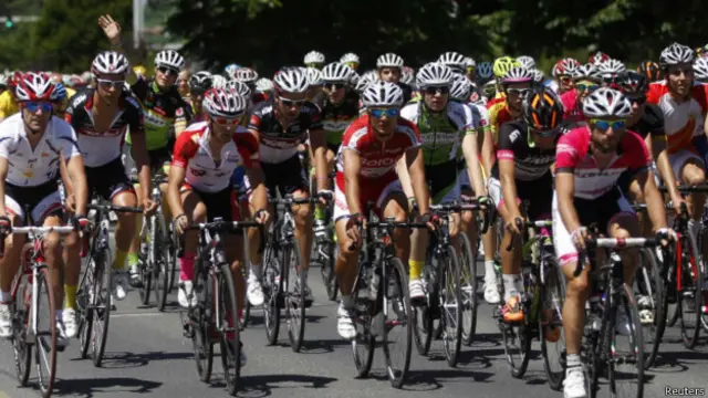 參加薩拉熱窩自行車賽的職業選手