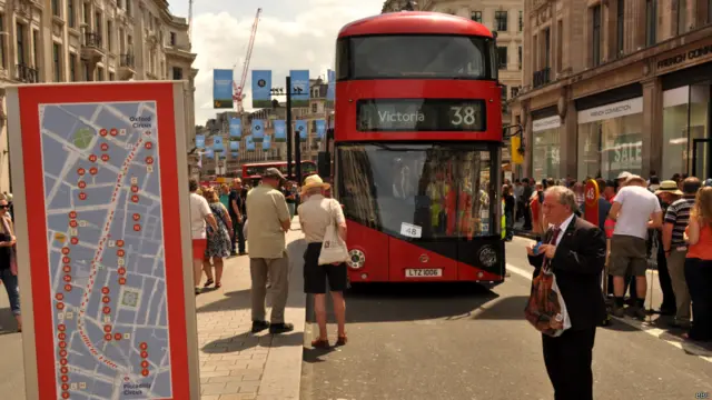 Mushuklarning yaqindan uy qurilishi fotosuratlari