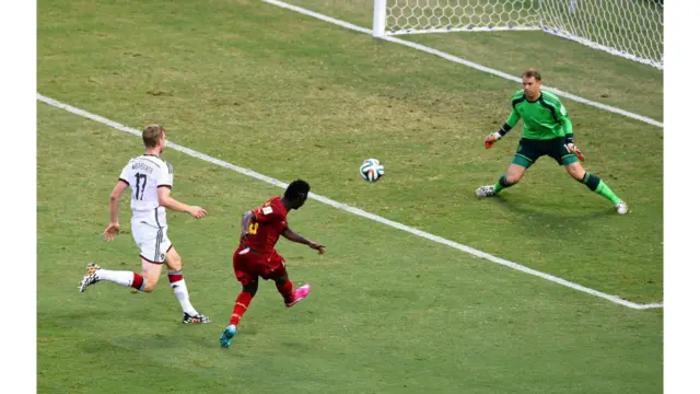 د جرمني او ګانا تر منځ لوبه کې آسامو ګیان په دویمه نیمایي کې د ګانا لپاره دویم ګول او خپله لوبډله یې ۲-۱ مخته کړه.