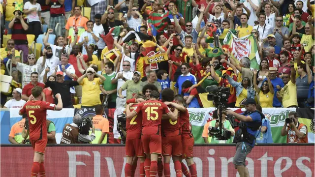 دلته د بلجیم لوبغاړي د روسیې پر وړاندې خپل ګول لمانځي. د فوټبال کارپوهانو په آند بلجیم په لوبه کې هاغسې ونه لوبېد چې تمه ترې کېده.