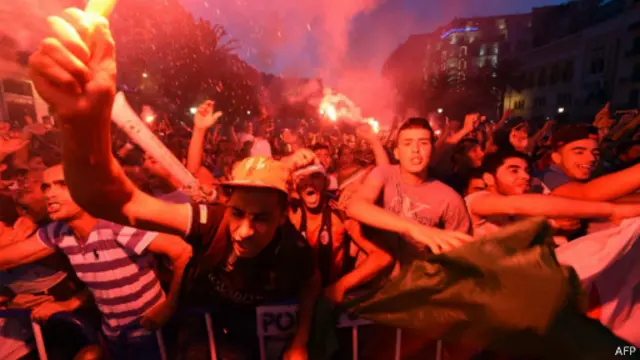 Tại quê nhà, các cổ động viên Algeria không giấu nổi vui mừng sau chiến thắng