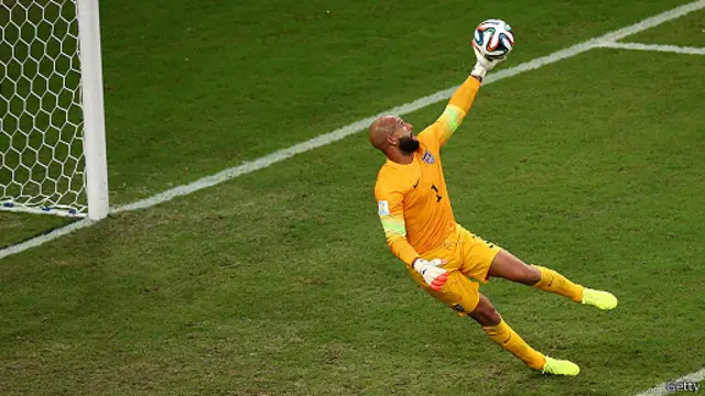 امریکی گول کیپر ٹم ہاورڈ نے میچ میں کئی یقینی گول بچائے