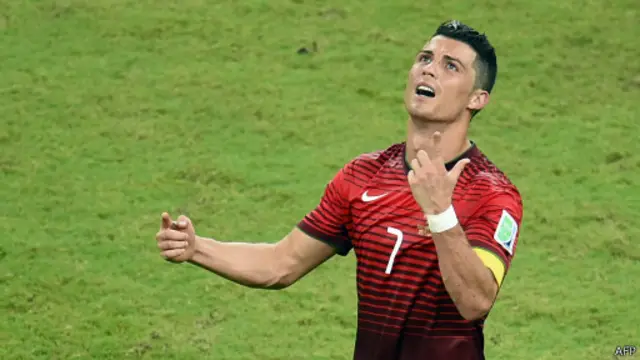 رونالڈو نے گھٹنے میں تکلیف کے باوجود پورا میچ کھیلا۔