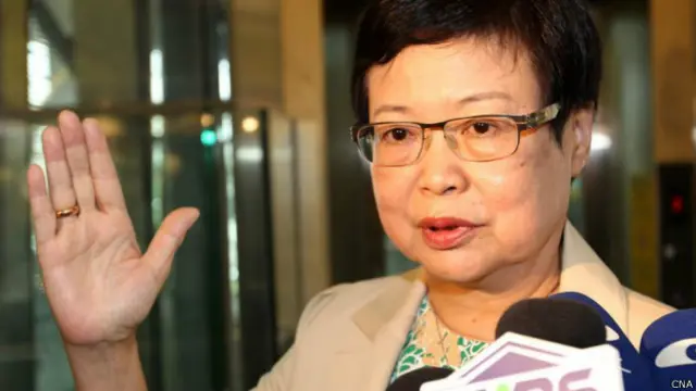 馮明珠於台北松山機場會見記者（台灣中央社圖片23/6/2014）